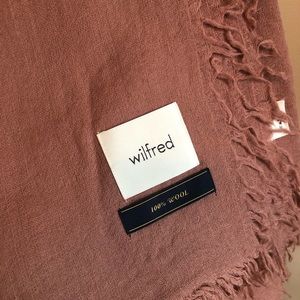Aritzia Solid Wool Blanket Scarf in Mauve Earth